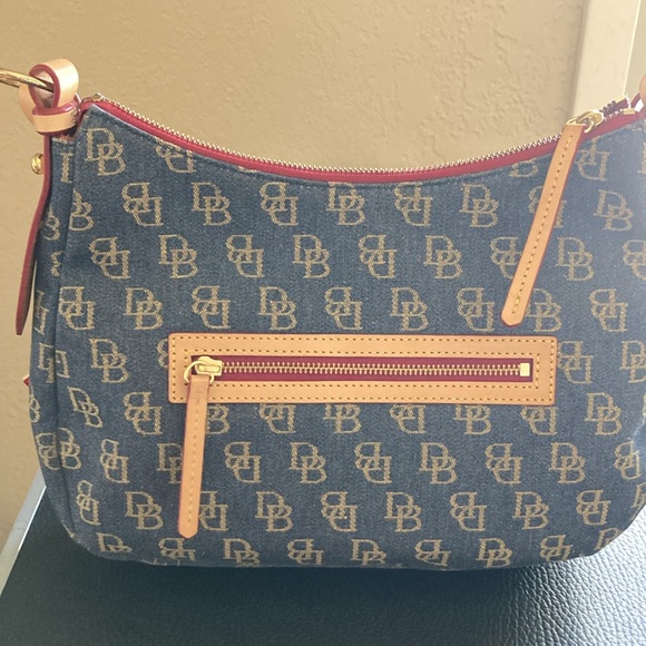 NWT Dooney Small Safari Bag - Picture 2 of 6